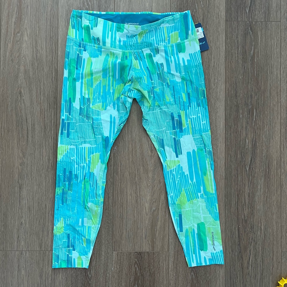 BNWT Brooks athletic capris pants